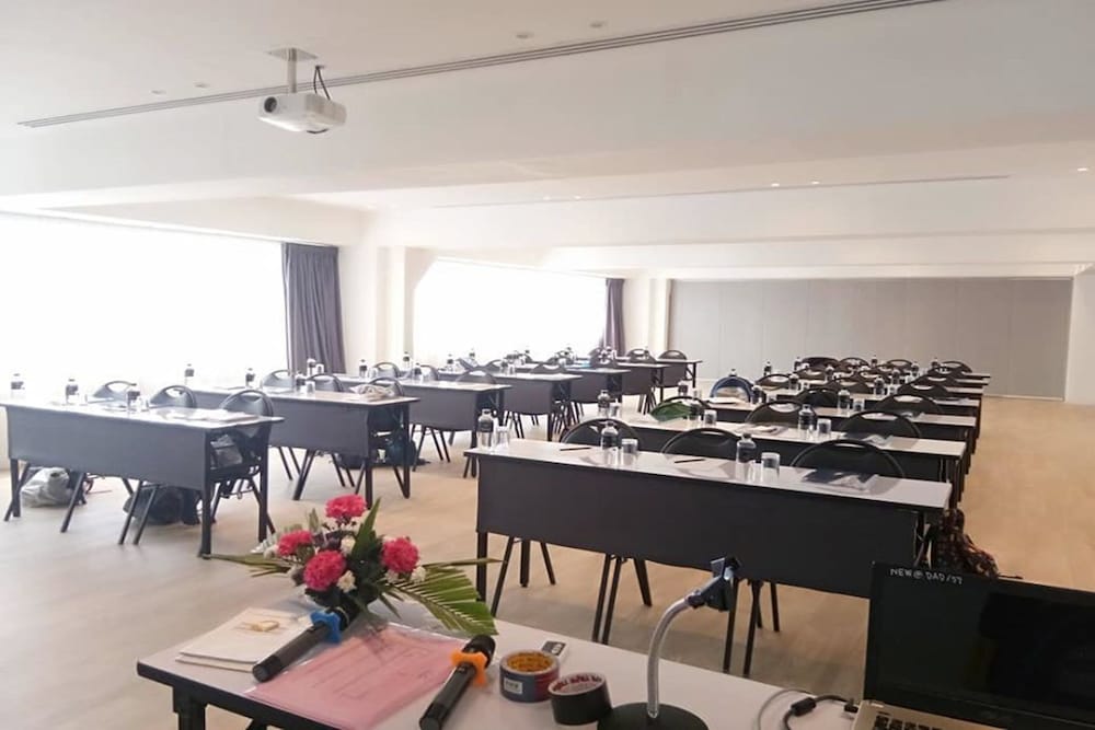 Thomson Hotel Huamark 38/50