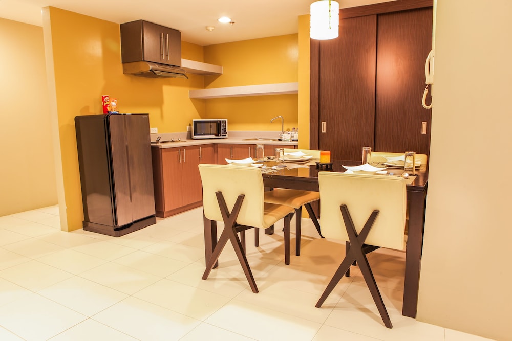 The Exchange Regency Residence Hotel 57/66