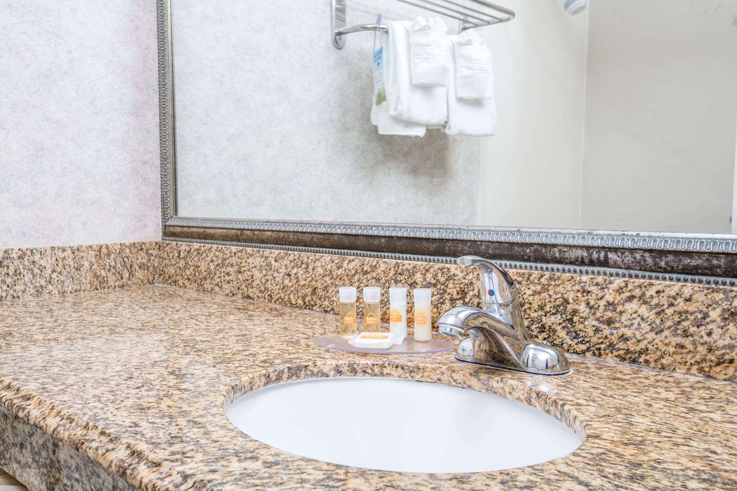 Days Inn By Wyndham Los Angeles Lax/Venicebch/Marina Delray 8/8
