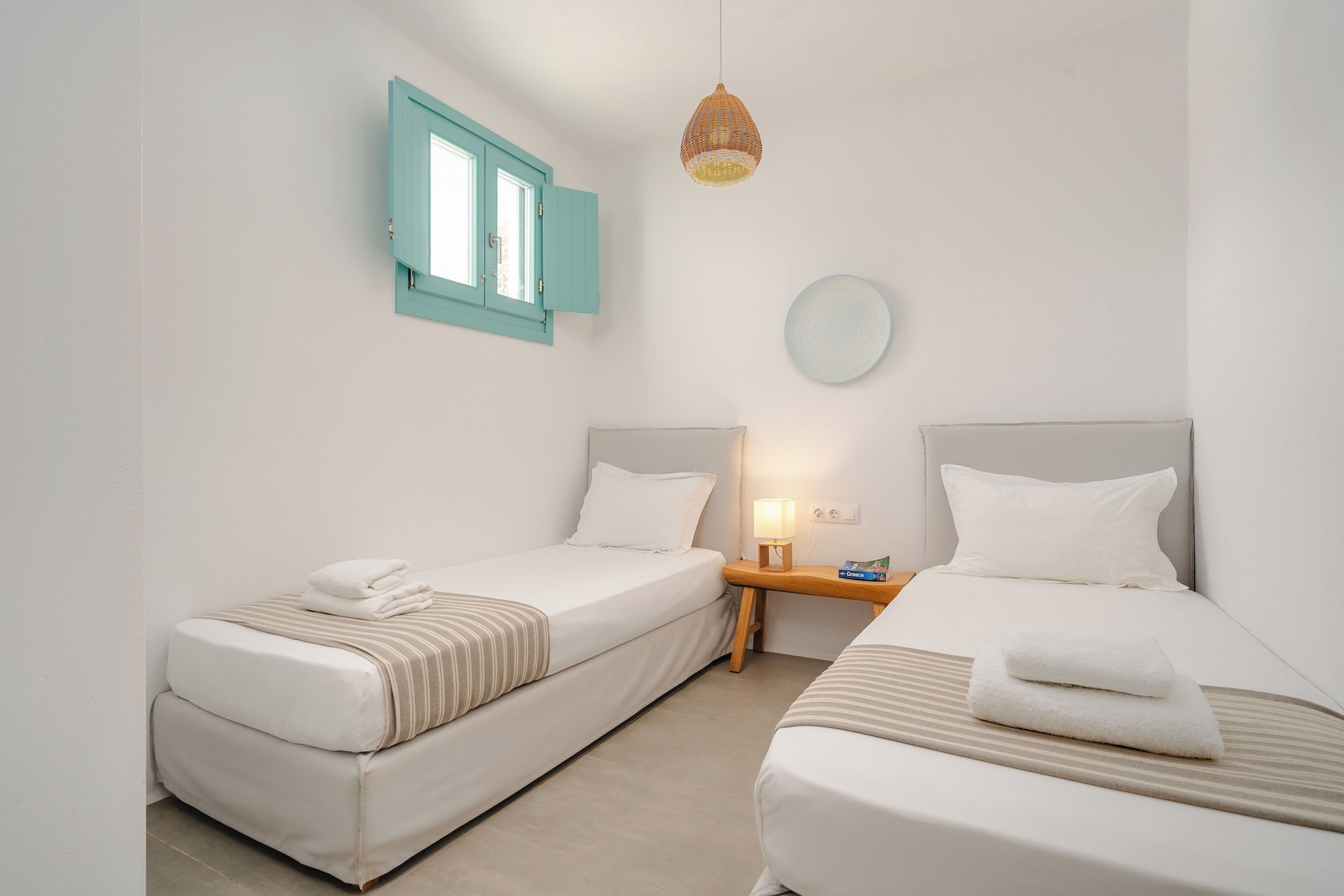 2 BEDROOMS, HOUSE