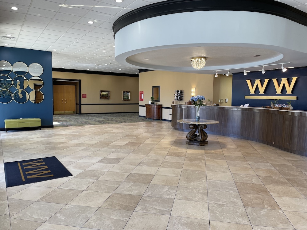 Whispering Woods Hotel & Conference Center 9/39