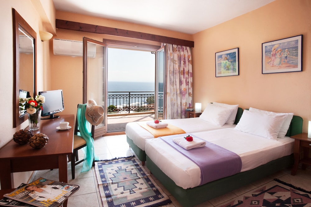 La Luna Hotel 12/50