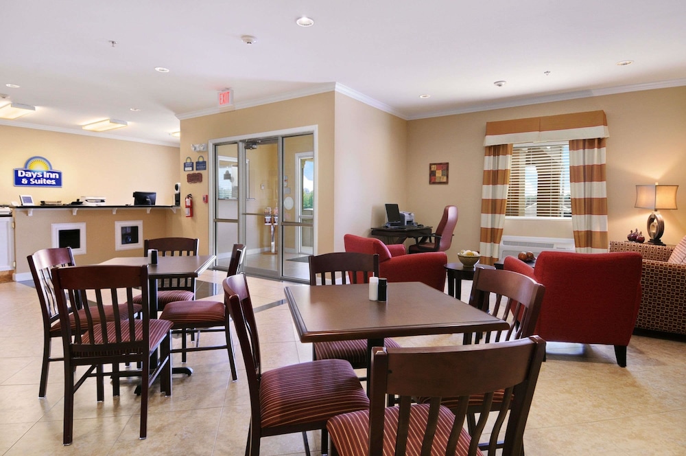 Days Inn & Suites By Wyndham Cabot 43/56