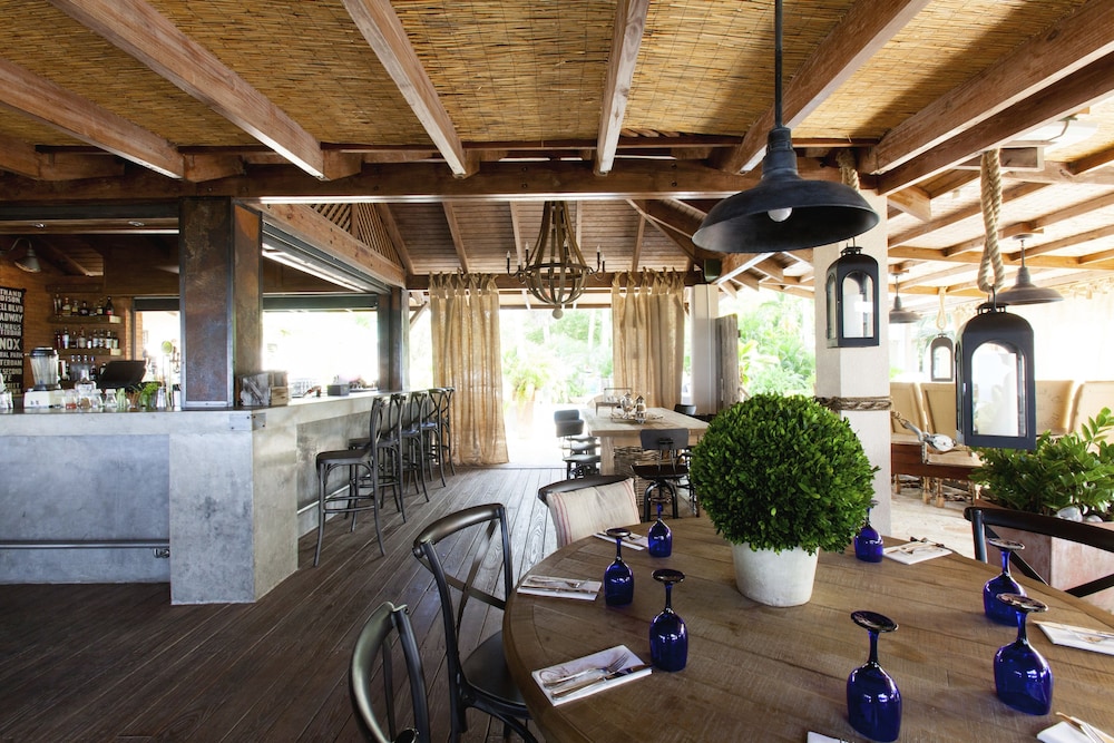 Villa Montana Beach Resort 62/75
