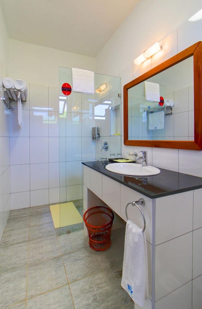 Lotos Inn Suites 70/70