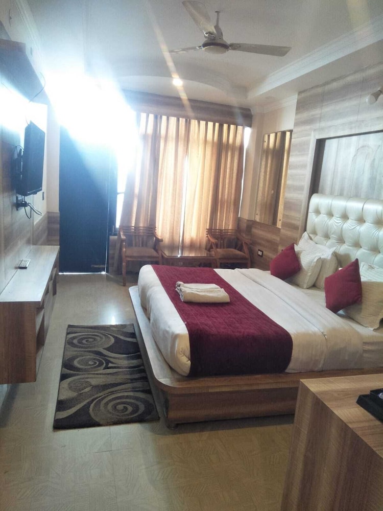 Hotel Grand Hill 6/29