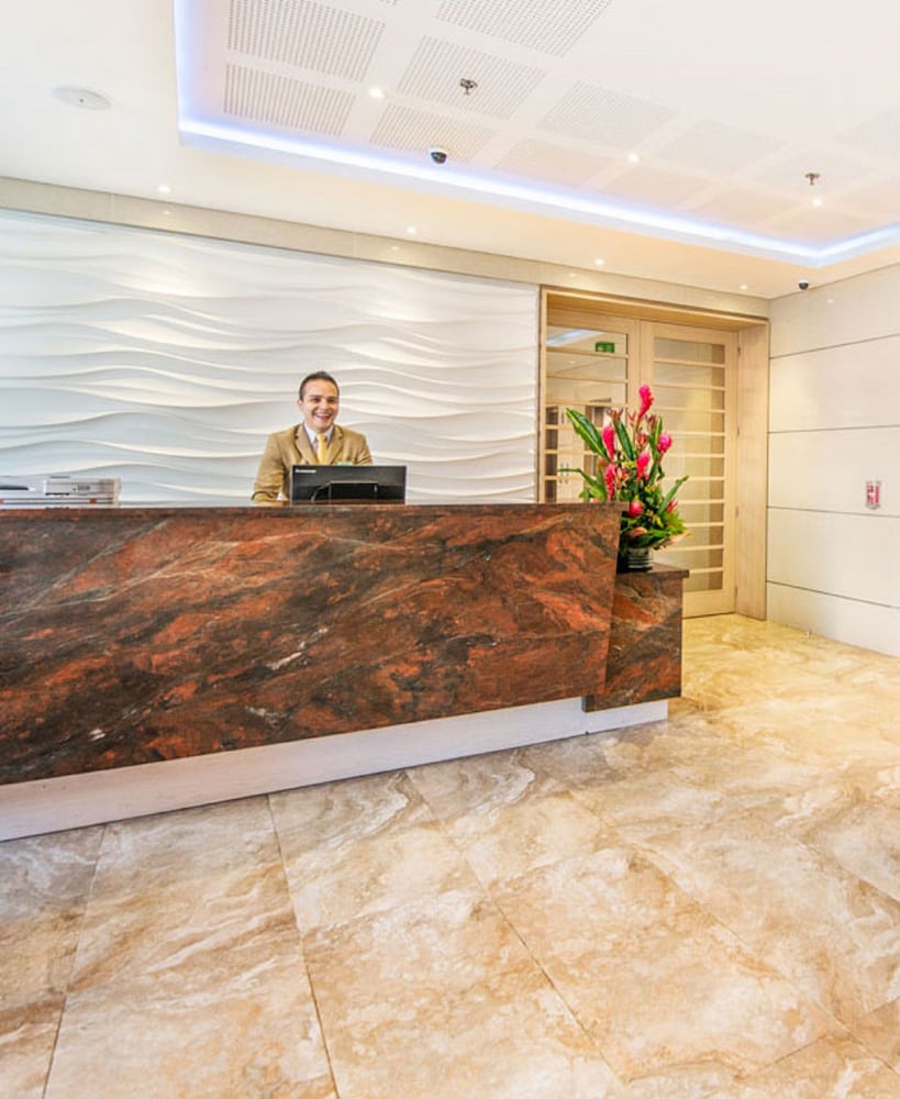 Hotel Plaza Suites 3/65