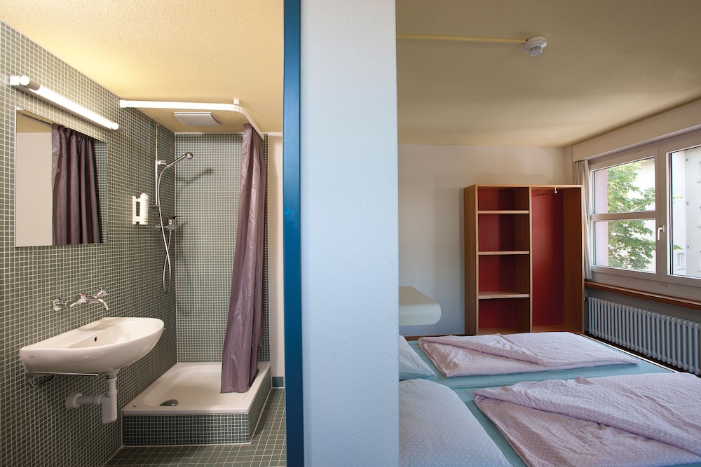 Zurich Youth Hostel 11/61