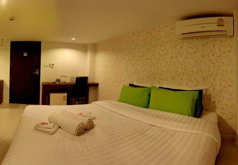 غرفة قياسية بسرير مزدوج