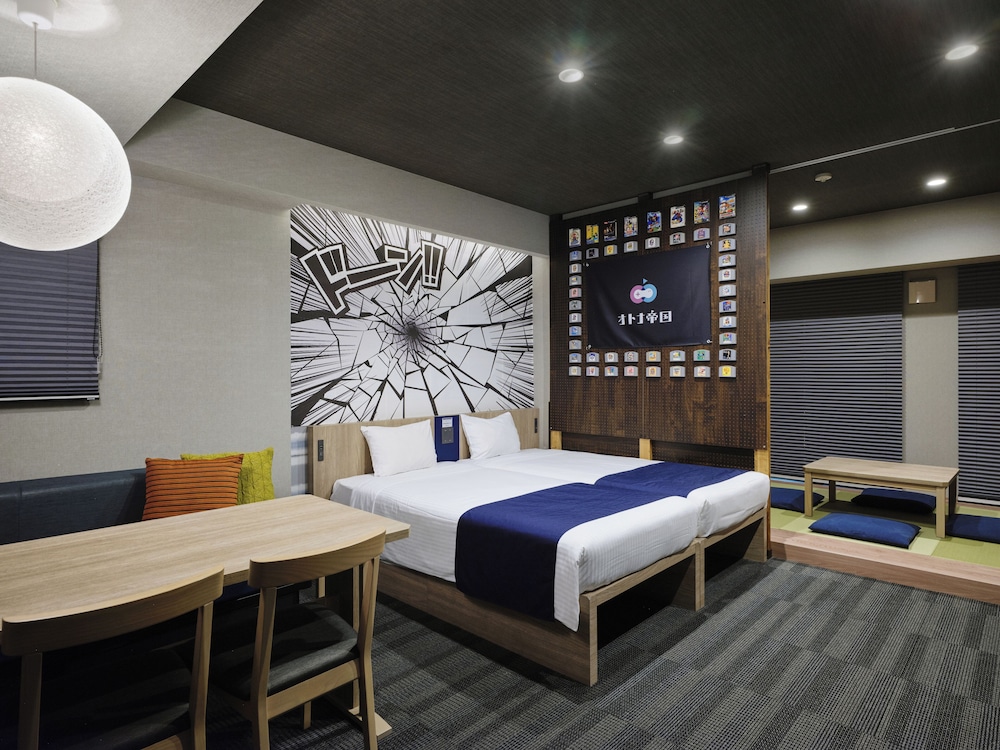 Game, Twin Beds, 3 Futon Beds, Sofa
