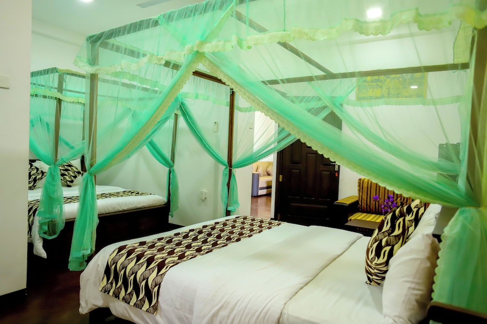 1 BEDROOM, FAMILY SUITE