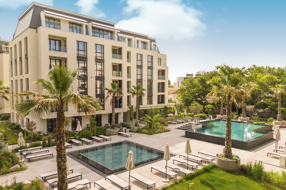 Azur Premium Resort 69/75