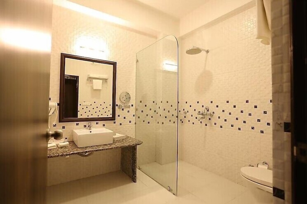 Regenta Central Mewargarh 40/43