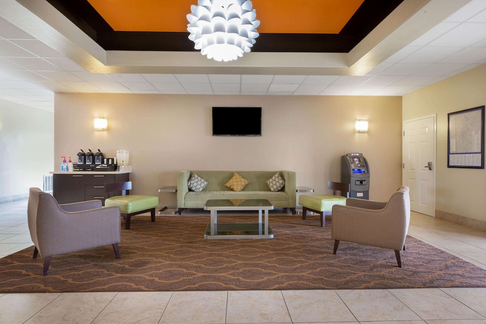 La Quinta Inn & Suites by Wyndham Angleton 31/50