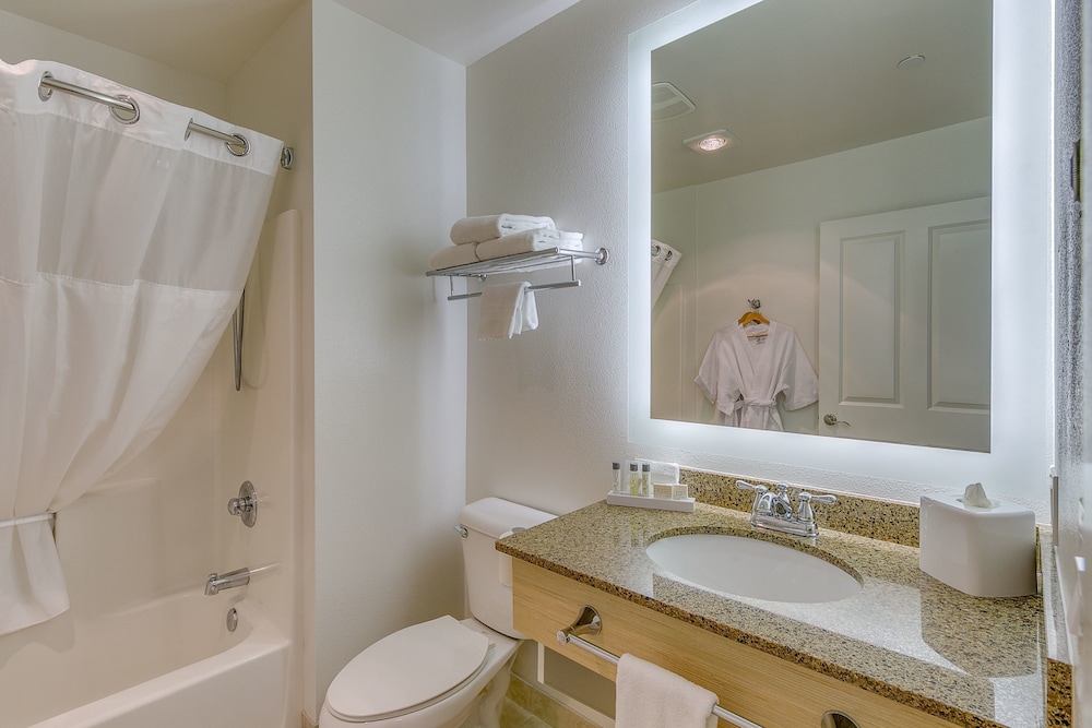 Marshall Suites Bainbridge Island, SureStay Collection by BW 6/34
