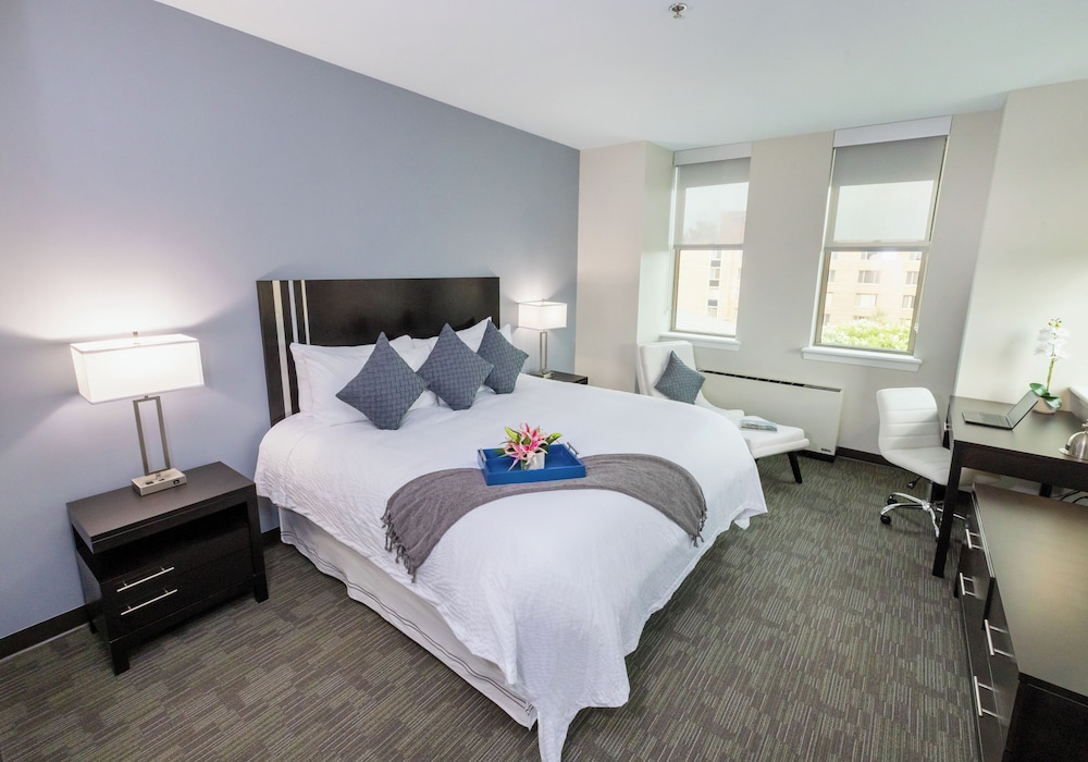 Level, Executive, Queen Bed
