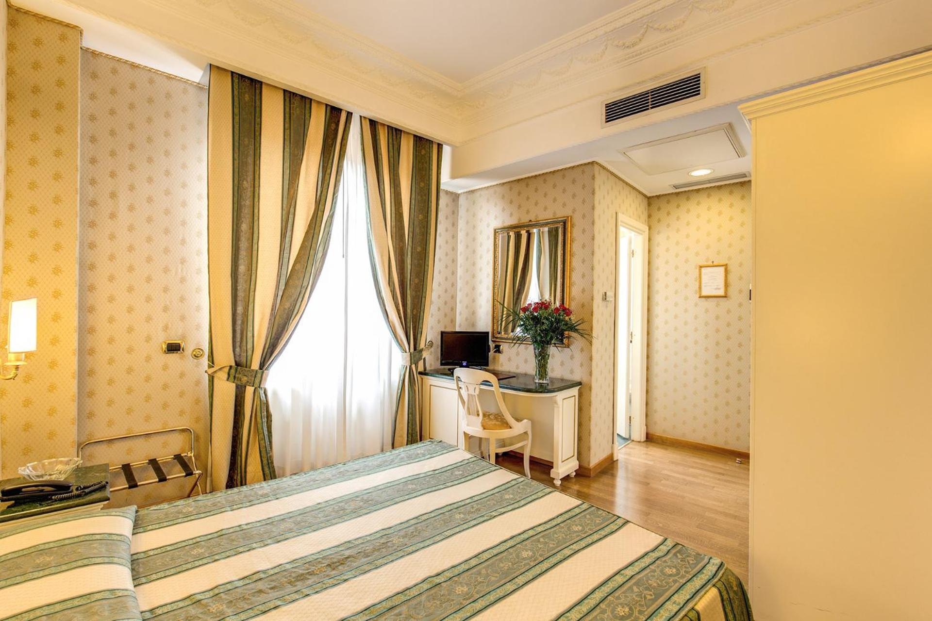غرفة سوبيريور بسرير كوين، La Lumiere Di Piazza Di Spagna 4/7