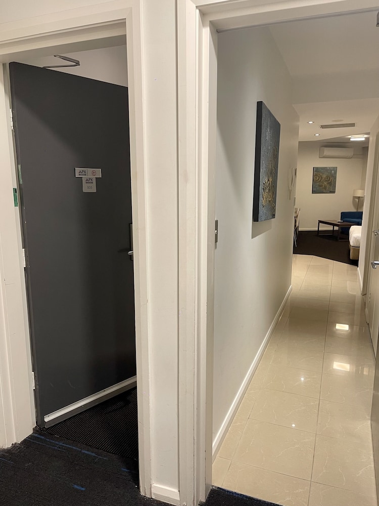Apx World Square Apartments 25/52