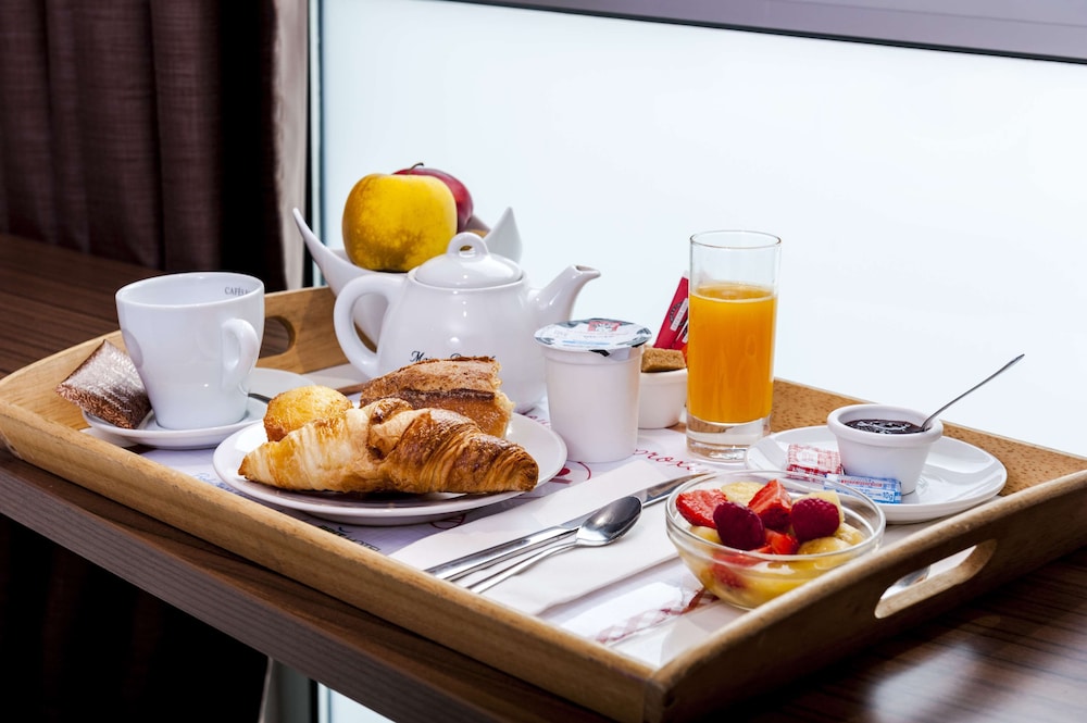 Brit Hotel Toulouse Colomiers L Esplanade 46/66