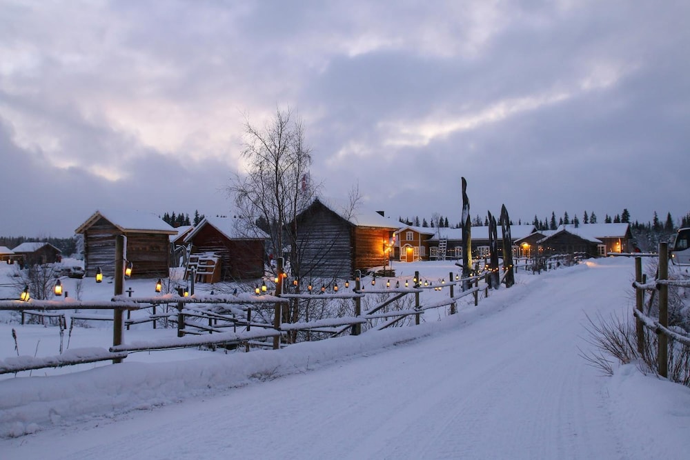 HOTELLI TAIVAANVALKEAT 39/50
