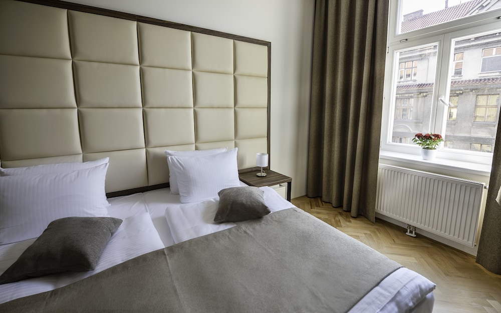1 BEDROOM, GRAND, DELUXE, SUITE