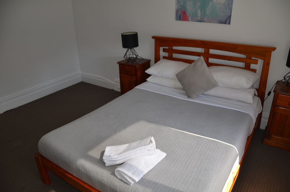 Manly Guest House 4/20