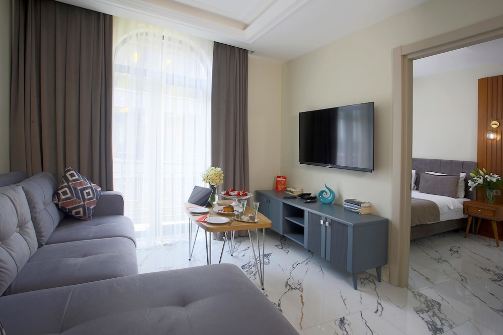 Princely Suites 32/50