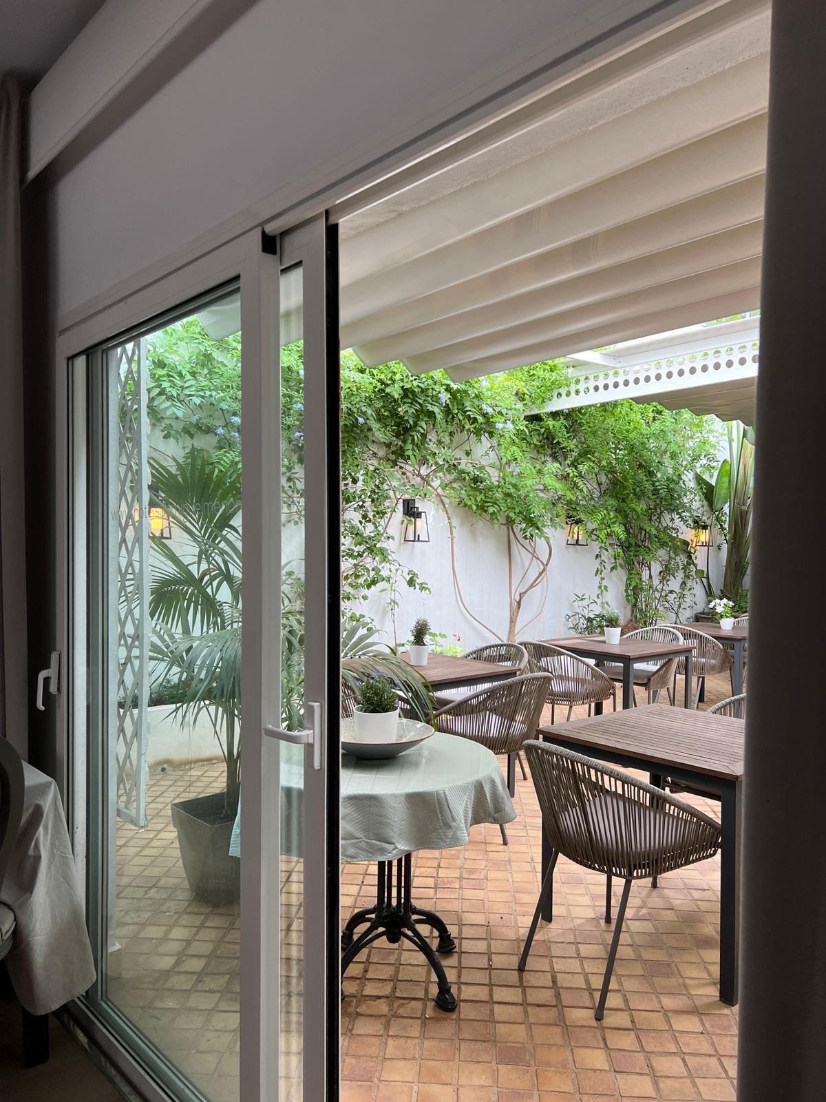 restaurant cafeteria