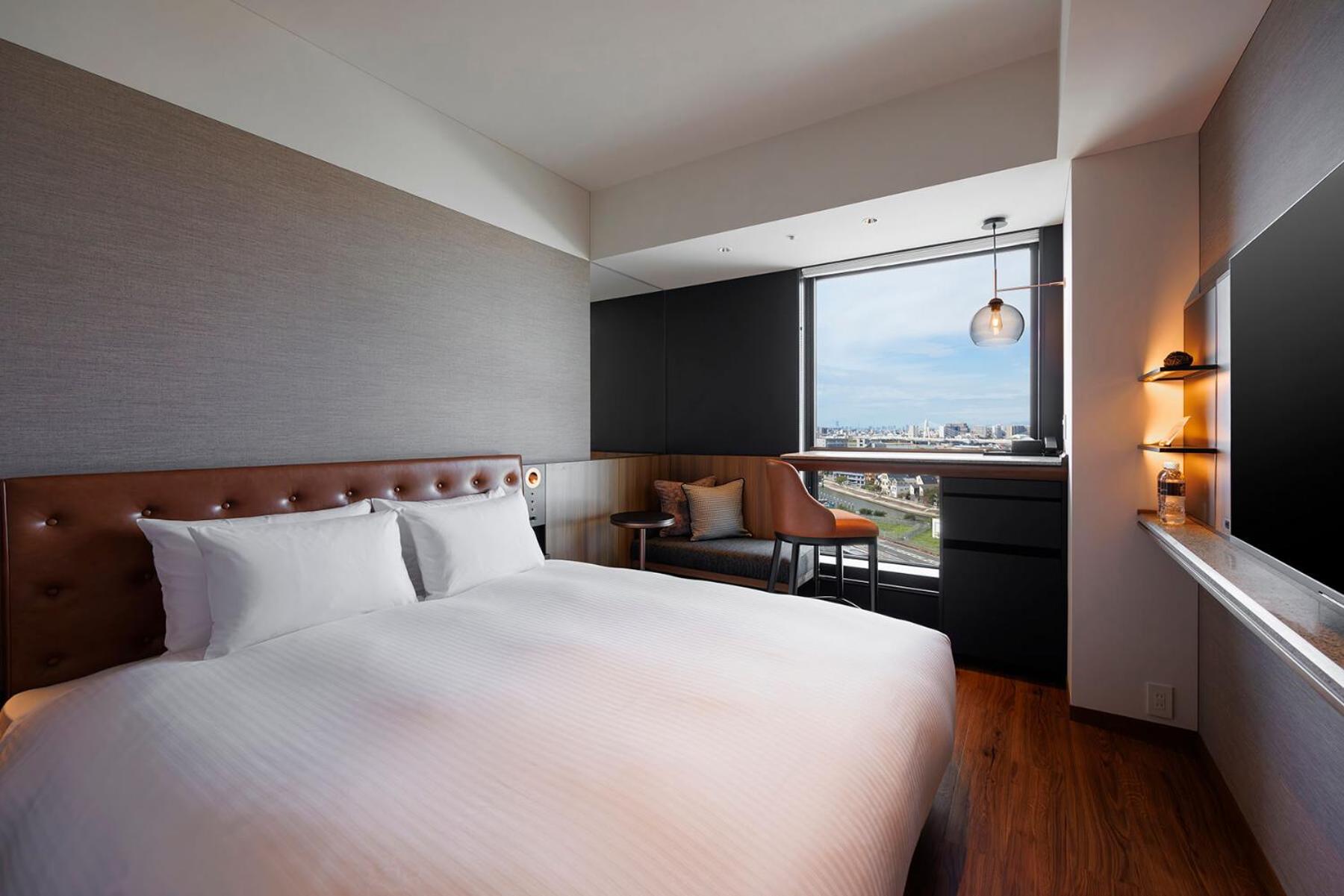 Standard, King Bed, Riverside
