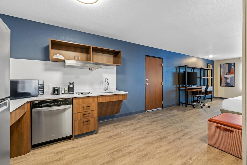 Everhome Suites Rochester Greece 6/50