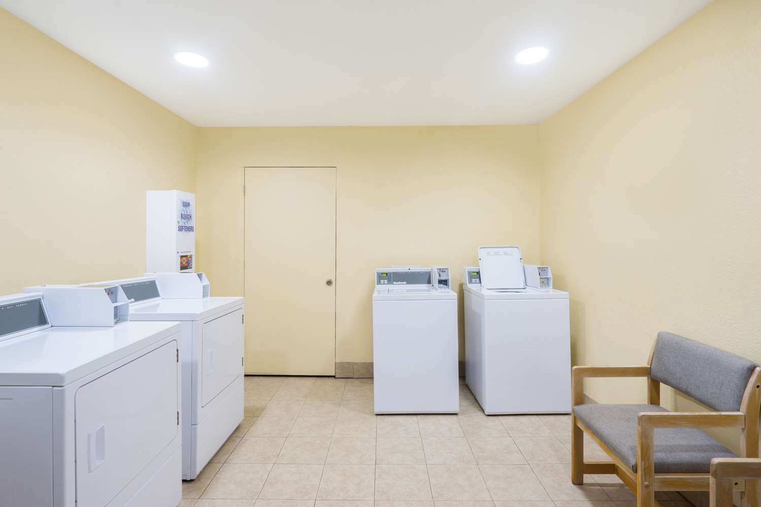 Days Inn by Wyndham Statesville 8/13