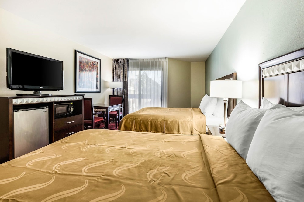 Comfort Inn & Suites Irvine Spectrum 14/49
