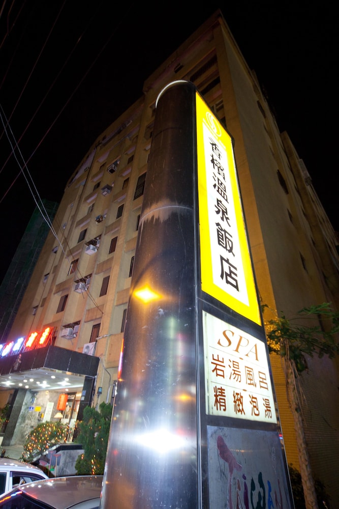 Champagne Hotel 36/36