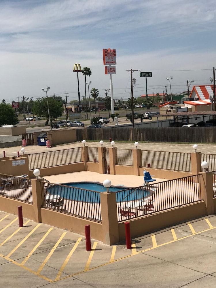 Texas Inn and Suites at La Joya 38/46