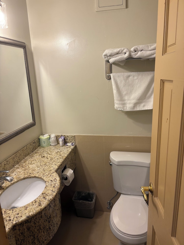 Airway Inn at LaGuardia 42/44