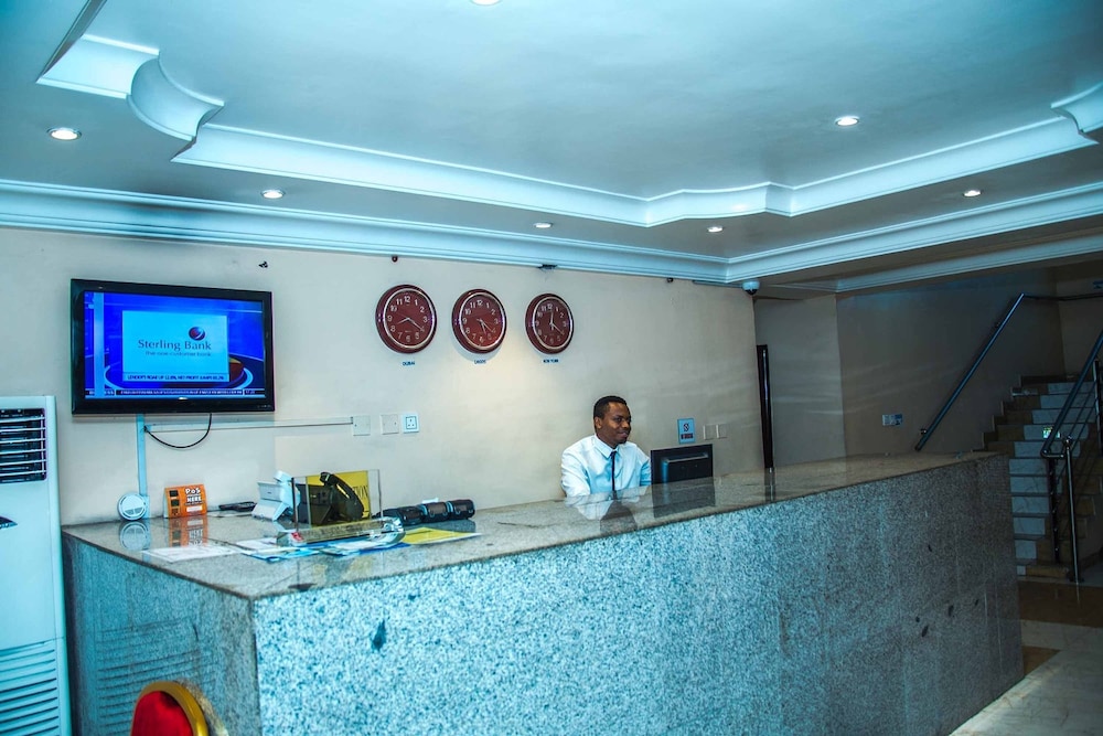 Royal Crest Hotel & Suites 5/50