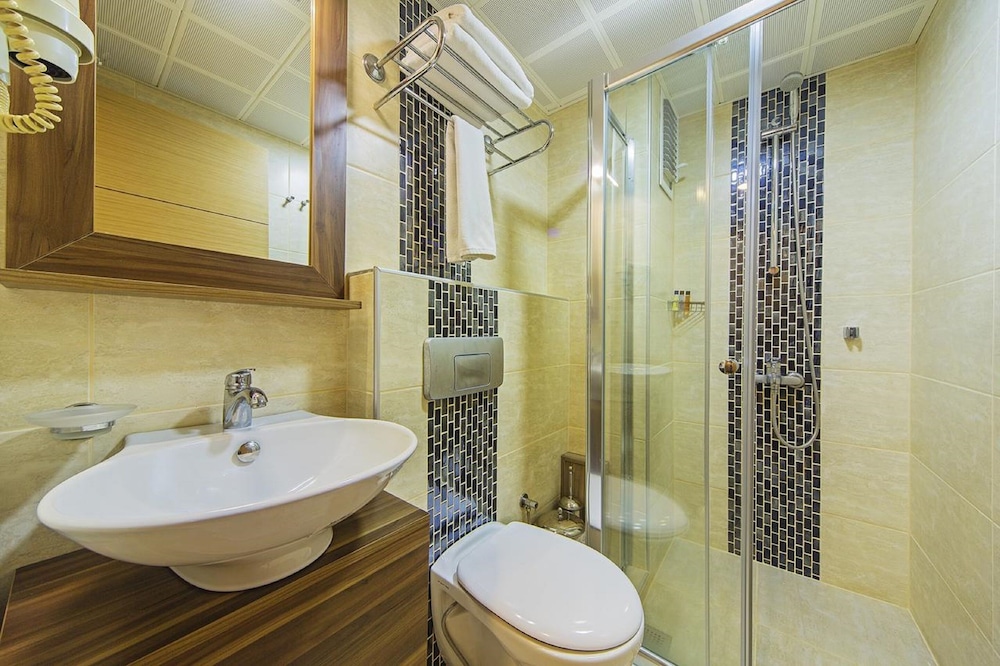 Pera Arya Hotel 25/71