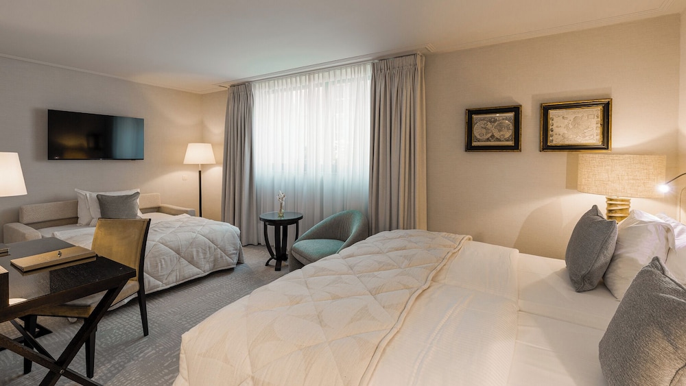 Superior King Room.