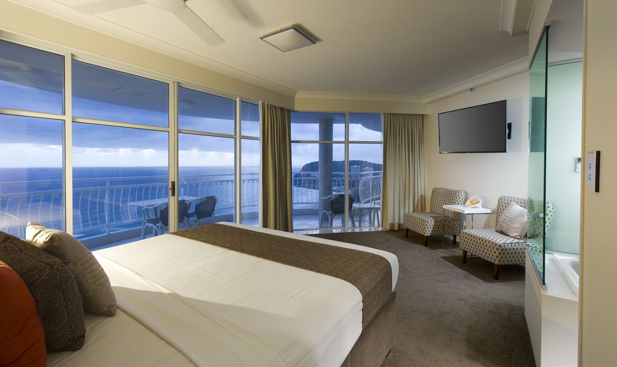 3 Bedrooms, Sub, Premier, Penthouse, 2 Queen and Twin Beds