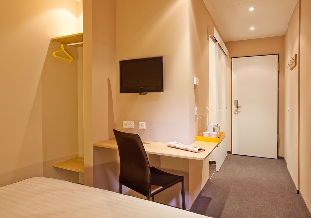 B&B Hotel Munchen-Moosach 18/24