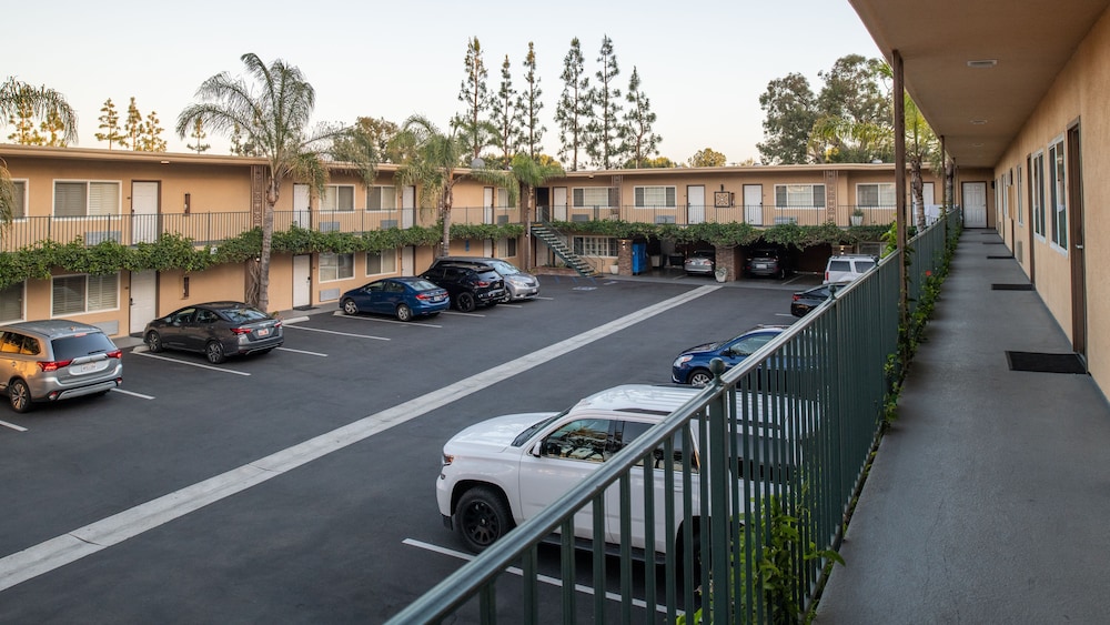Anaheim Islander Inn And Suites 51/58