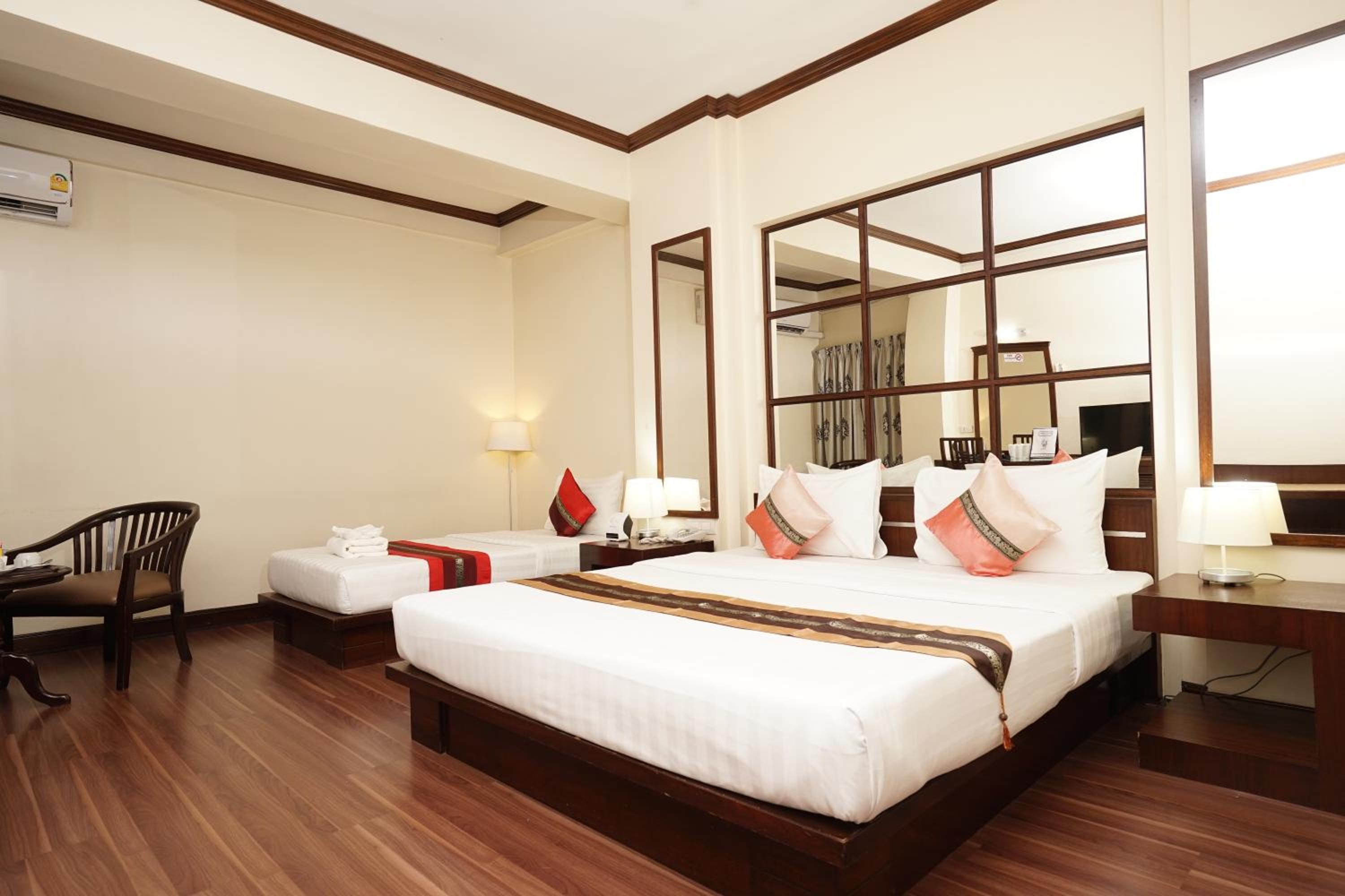 GRAND BUSINESS INN 19/52
