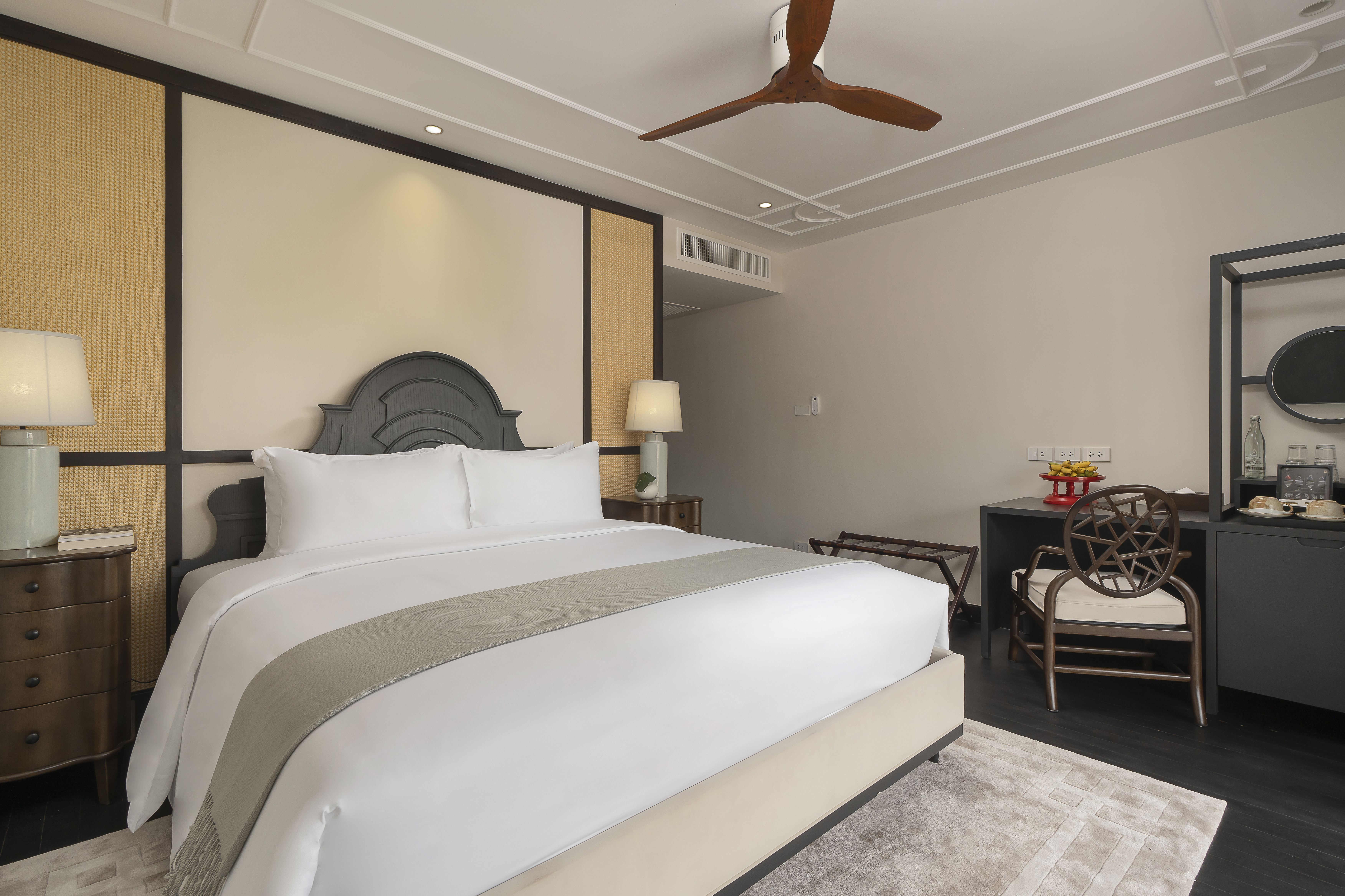 HERITAGE, EXECUTIVE, KING BED