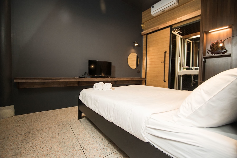 SUITE, GROUND FLOOR