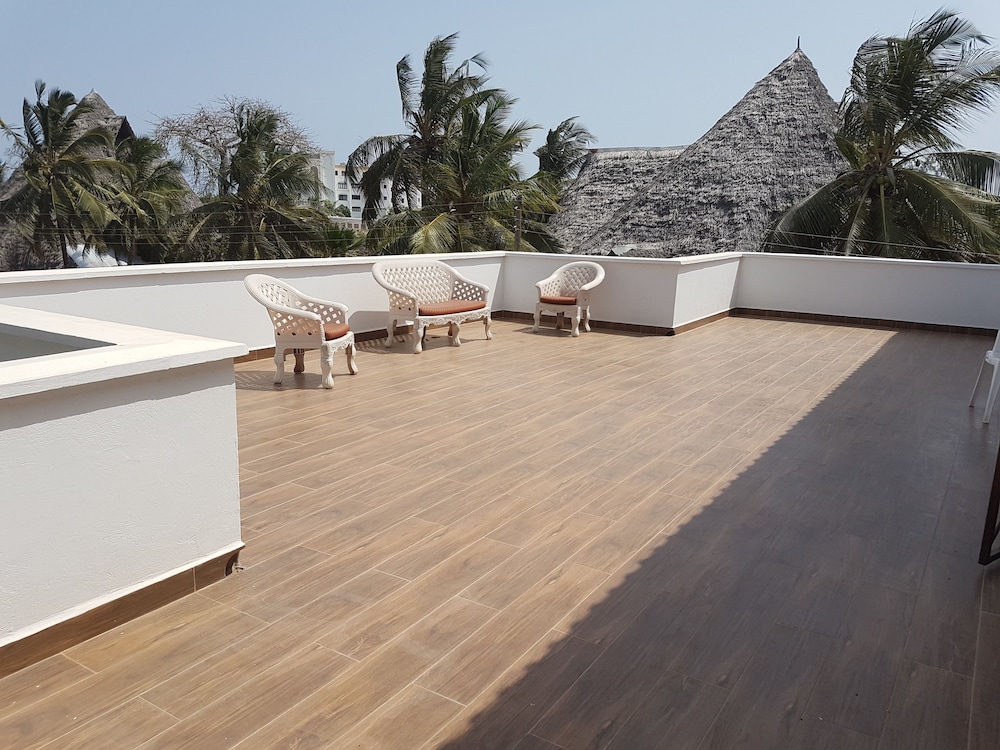 Queens Chateau Boutique Villa 43/50