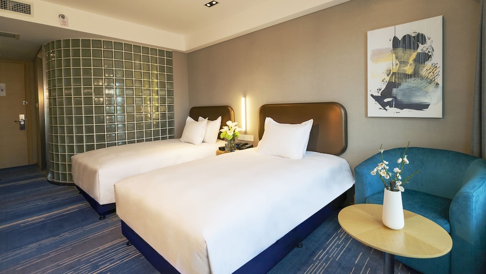 HOLIDAY INN EXPRESS CHIFENG HONGSHAN 17/50