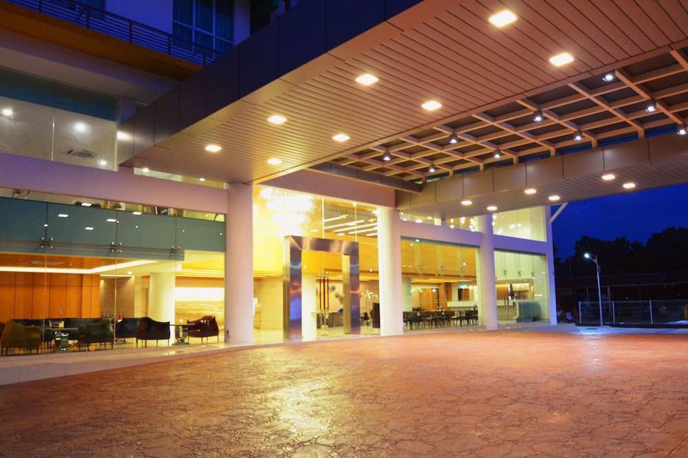 V8 Hotel 30/34