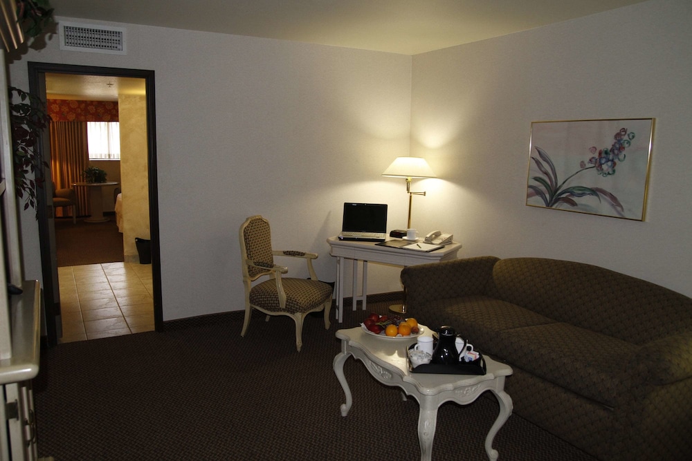 Ramada by Wyndham Viscount Suites Tucson East 20/38