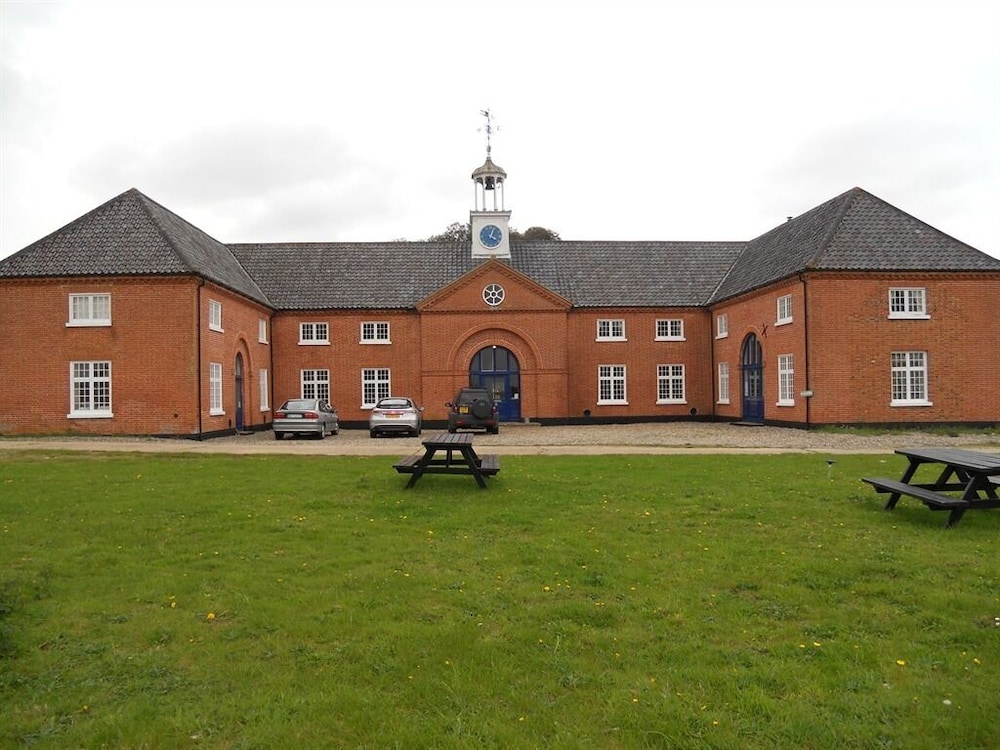 The Stables 23/27