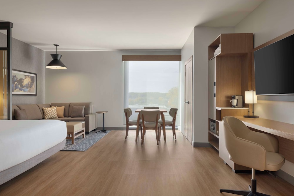Hyatt Place Windsor 12/50